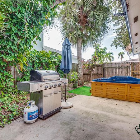 Cape Canaveral Cottage With Hot Tub Walk To Beach Εξωτερικό φωτογραφία